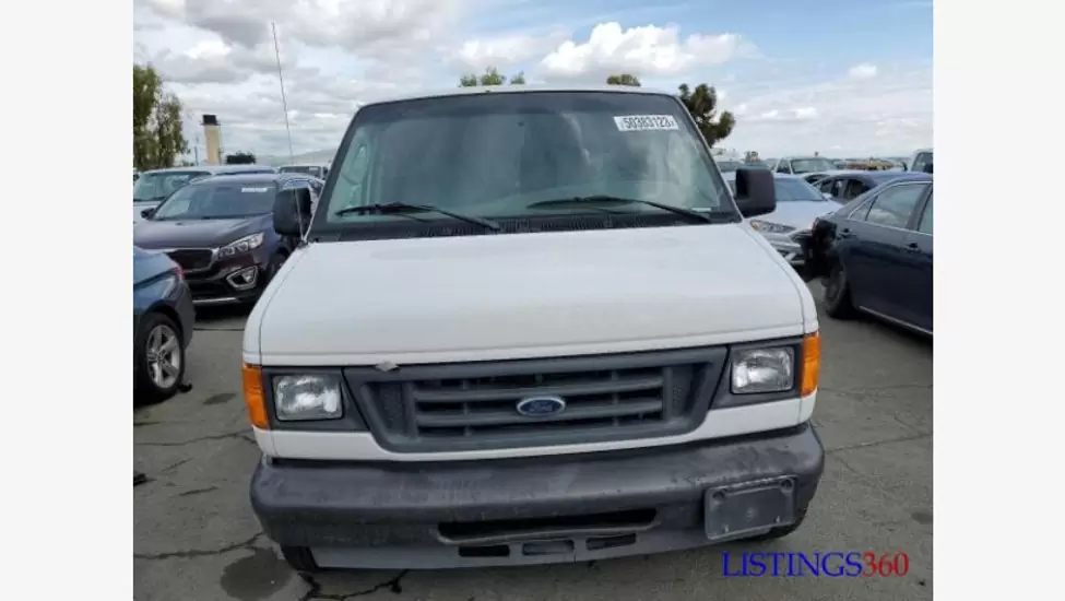 ₦600,000 2004 FORD ECONOLINE E150 VAN FOR SALE CALL ON: 07045512391