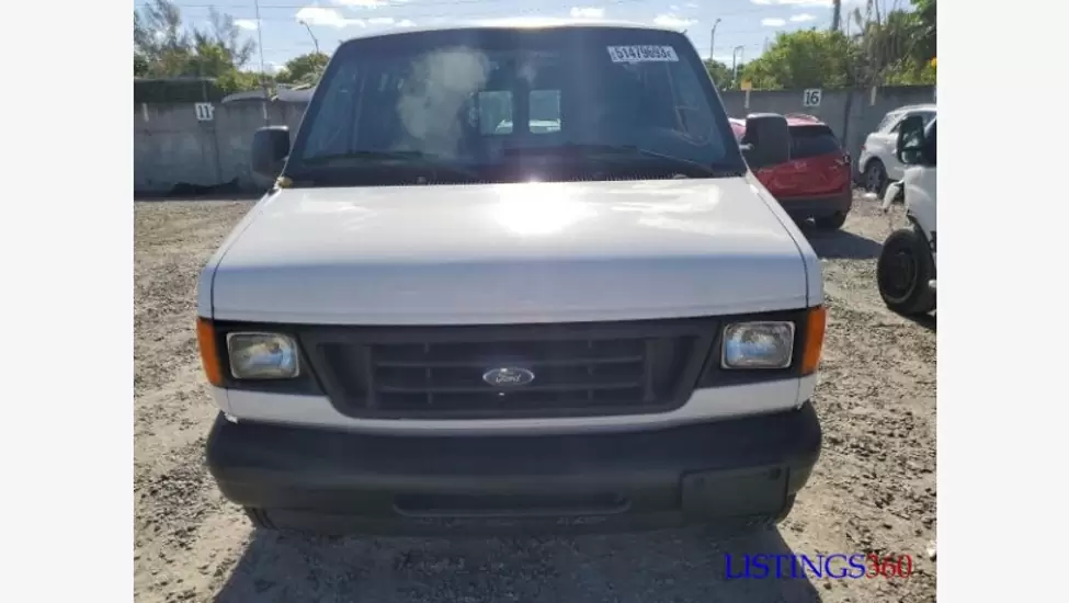 ₦650,000 2006 FORD ECONOLINE E250 VAN FOR SALE CALL ON: 07045512391